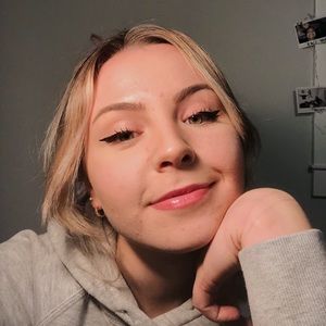 Meet your Posher, Holly